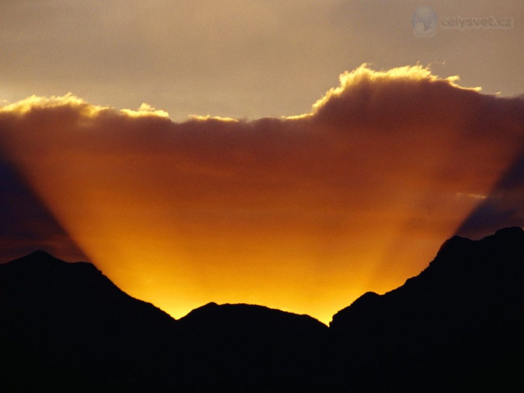 Foto: Sun Silhouetting Sierra De La Giganta Mountains, Loreto, Baja California