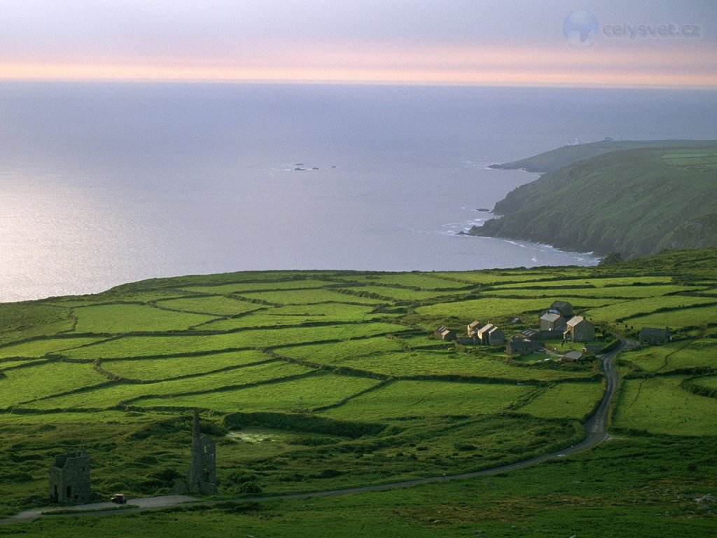 Foto: Aerial View Of Rosemergy Farm, Cornwall, England