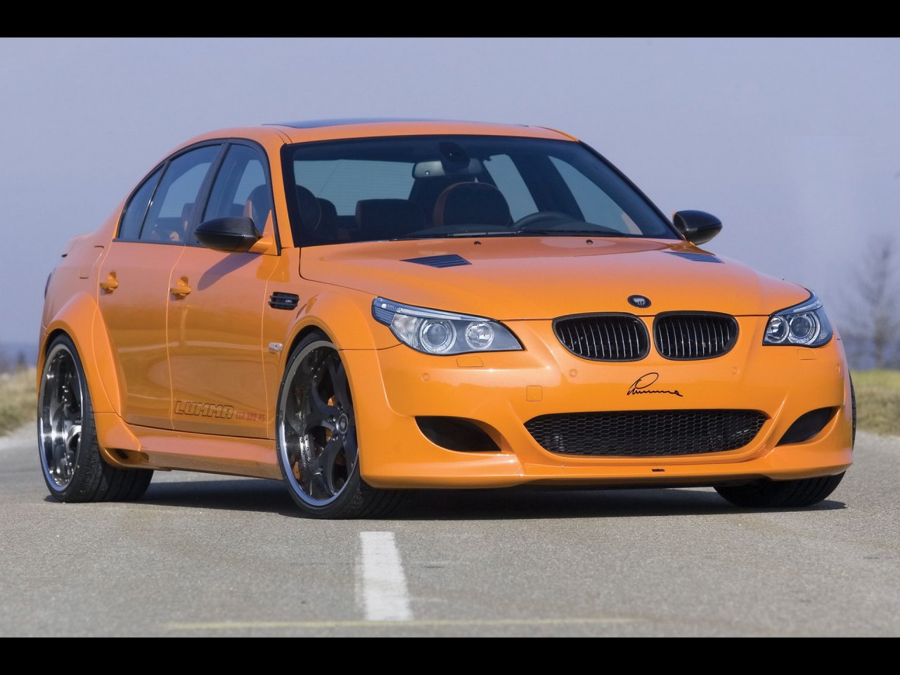 Foto: Lumma Design CLR 500 RS based on BMW M5 Front Angle Closeup (2007)