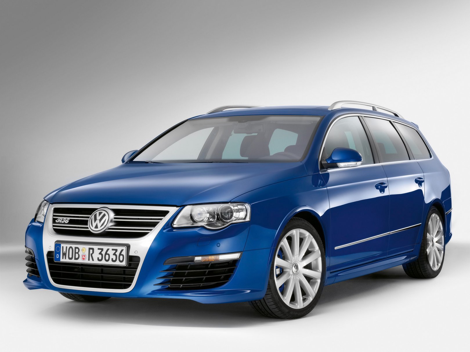 Foto: Volkswagen Passat R36 R36 Variant Front And Side (2007)