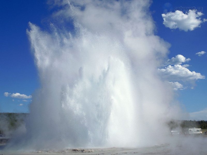 Foto: Great Fountain Geyser Erupting, Yellowstone National Park, Wyoming