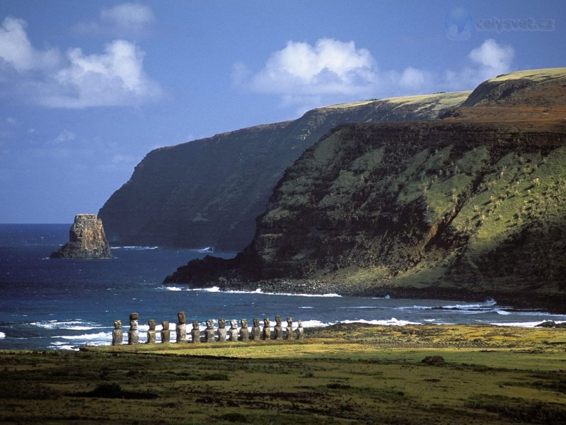 Foto: Rapa Nui Guardians, Easter Island, Ahu Tonhariki Site, Chile