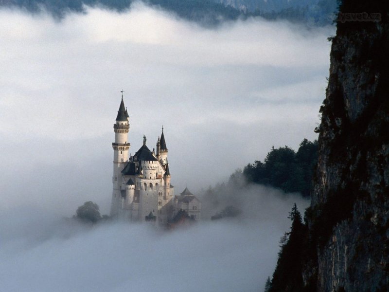 Foto: Neuschwanstein Castle, Bavaria, Germany,  Clowds