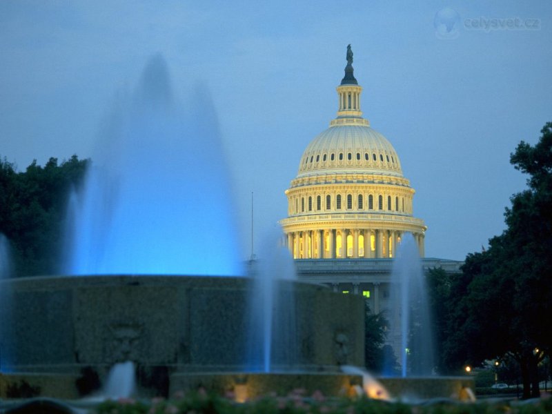 Foto: Us Capitol Building And Fountains, Washington Dc